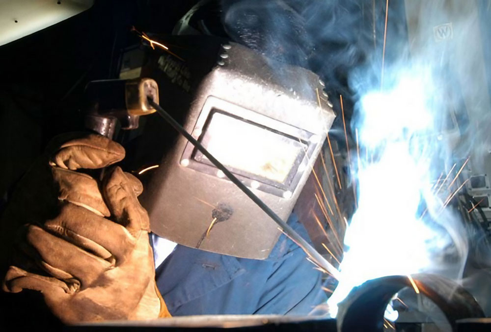 Chọn máy hàn que theo dòng hàn, điện áp đối với dây hàn