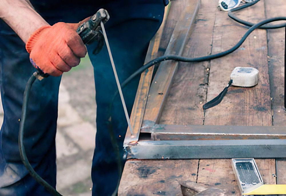 Máy hàn que vẫn chạy nhưng không hàn được