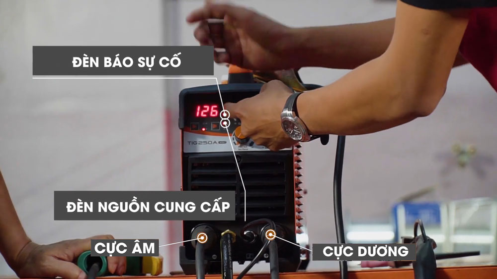 Đèn báo trên máy hàn TIG