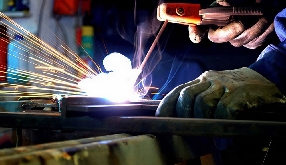 Hàn thép dày nên chọn máy hàn 220V hay 380V?