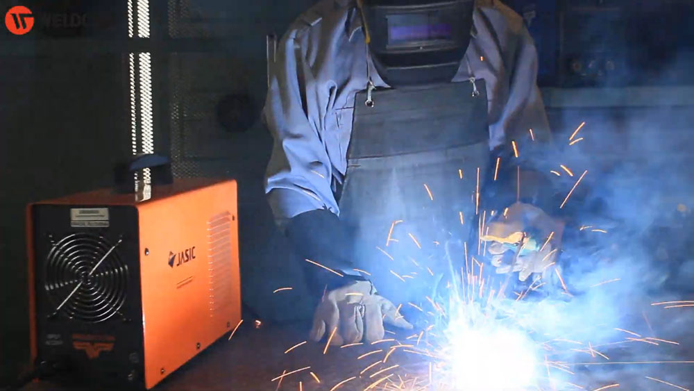 Nên chọn máy hàn 220V hay 380V theo tần suất làm việc?