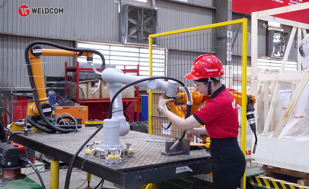 Cobot hàn có an toàn tuyệt đối không?