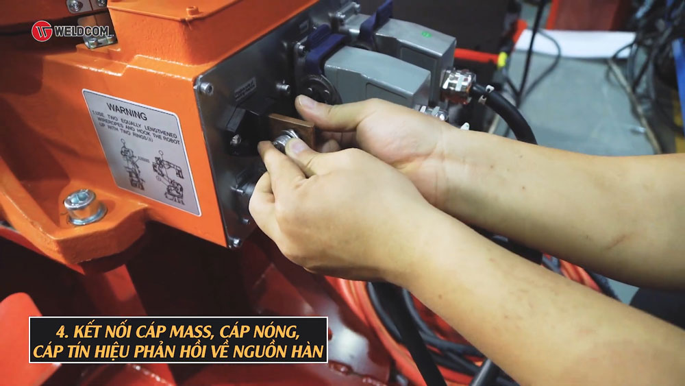 Tiến hành lắp đặt robot hàn: Dây mass