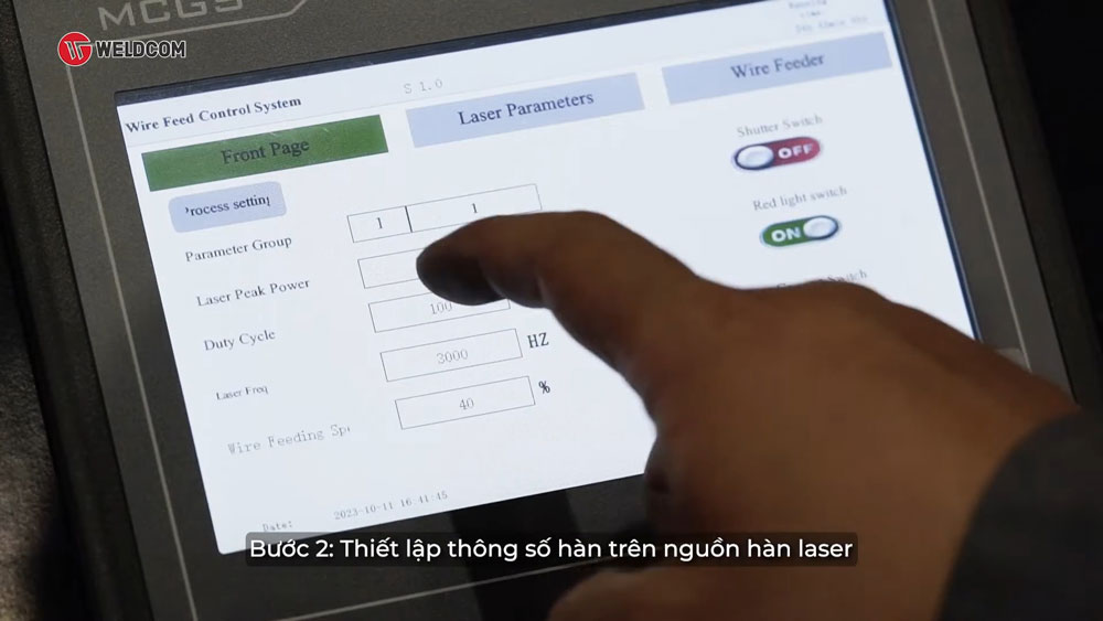 Thiết lập các thông số hàn trên nguồn hàn laser.