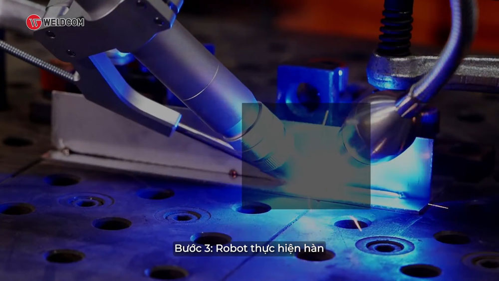 Robot thực hiện hàn.