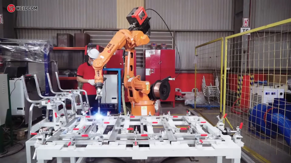 Ưu điểm của robot hàn công nghiệp: Giảm chi phí